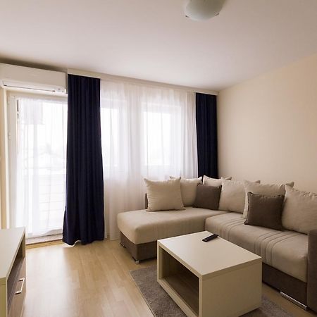 Airport Hotel Garni Belgrado Exterior foto