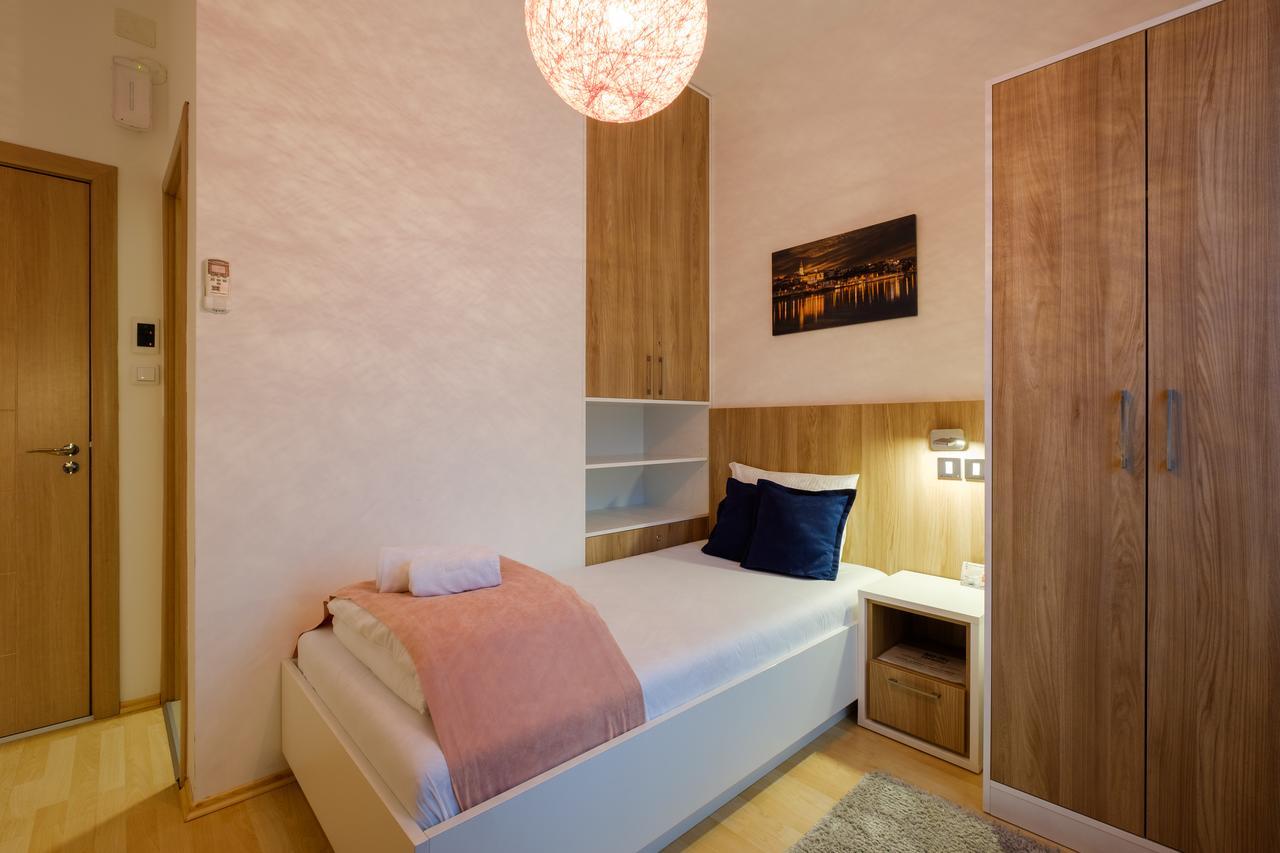 Airport Hotel Garni Belgrado Exterior foto