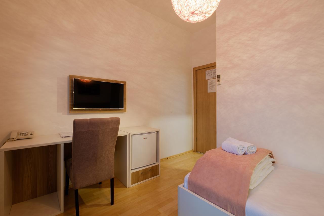 Airport Hotel Garni Belgrado Exterior foto