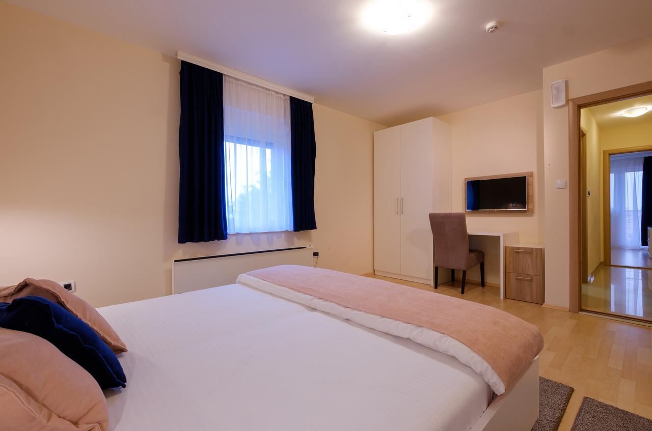 Airport Hotel Garni Belgrado Exterior foto