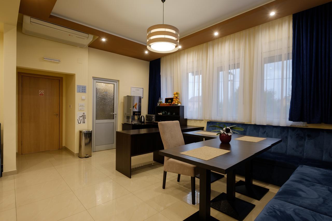 Airport Hotel Garni Belgrado Exterior foto