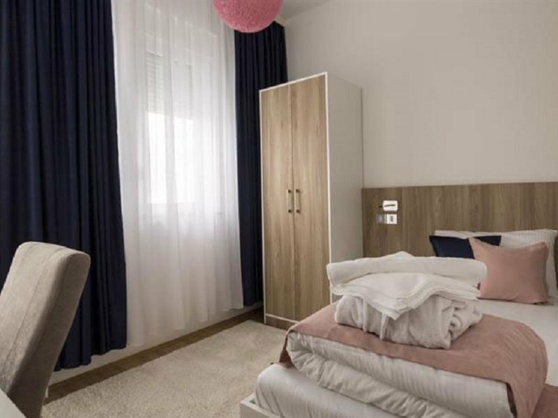 Airport Hotel Garni Belgrado Exterior foto