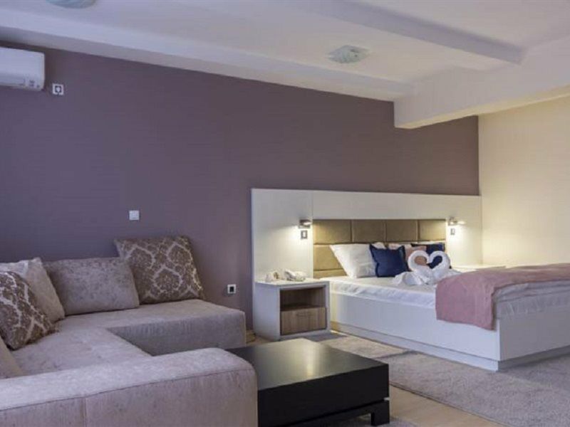 Airport Hotel Garni Belgrado Exterior foto
